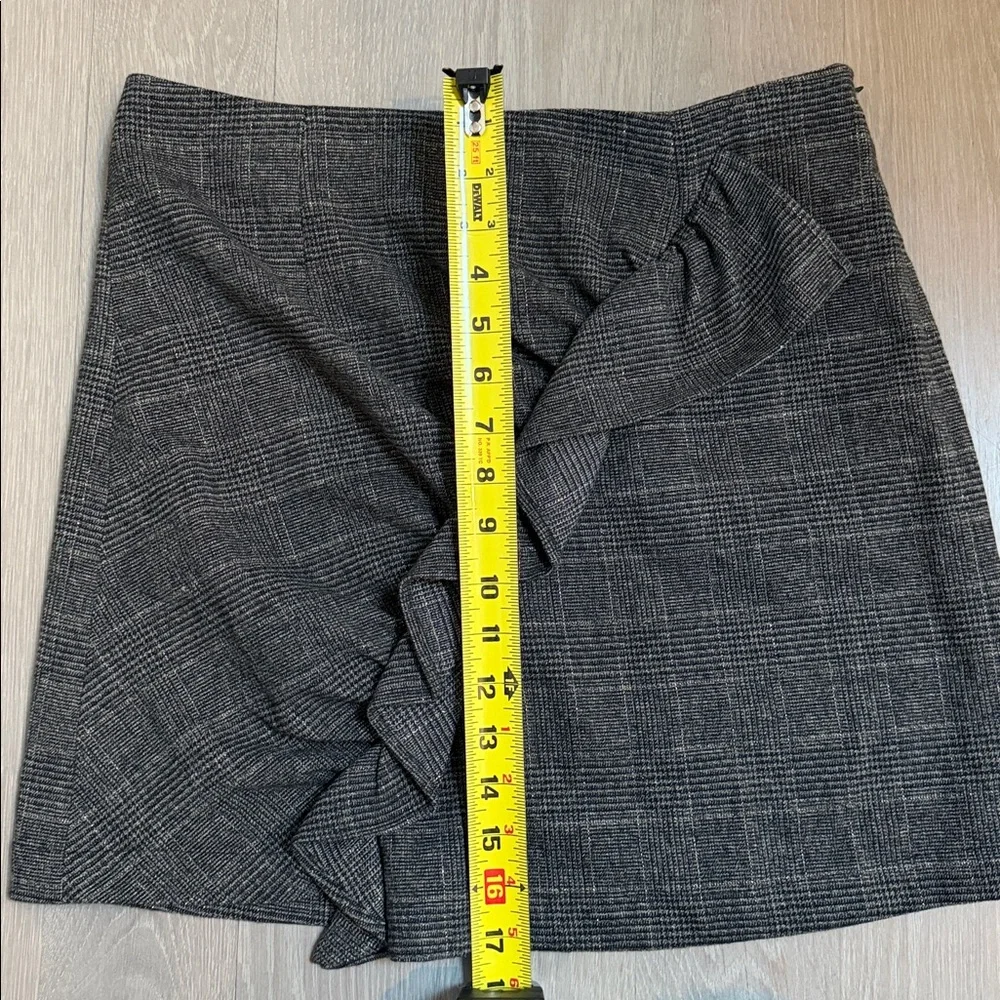 BP Gray Plaid Mini Skirt w/ asym ruffle, EUC,Sz M - Picture 6 of 9